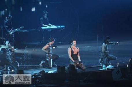 [01/06/2011] Mas de Rain’s BEST Guangzhou concert. 1717